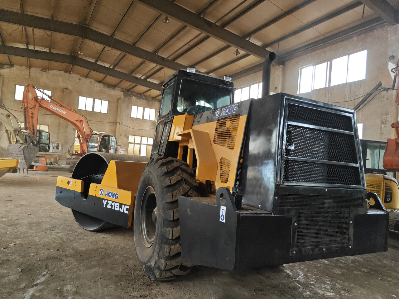 XCMG YZ18JC - Ngjeshës: foto 2 XCMG YZ18JC - Ngjeshës: foto 2