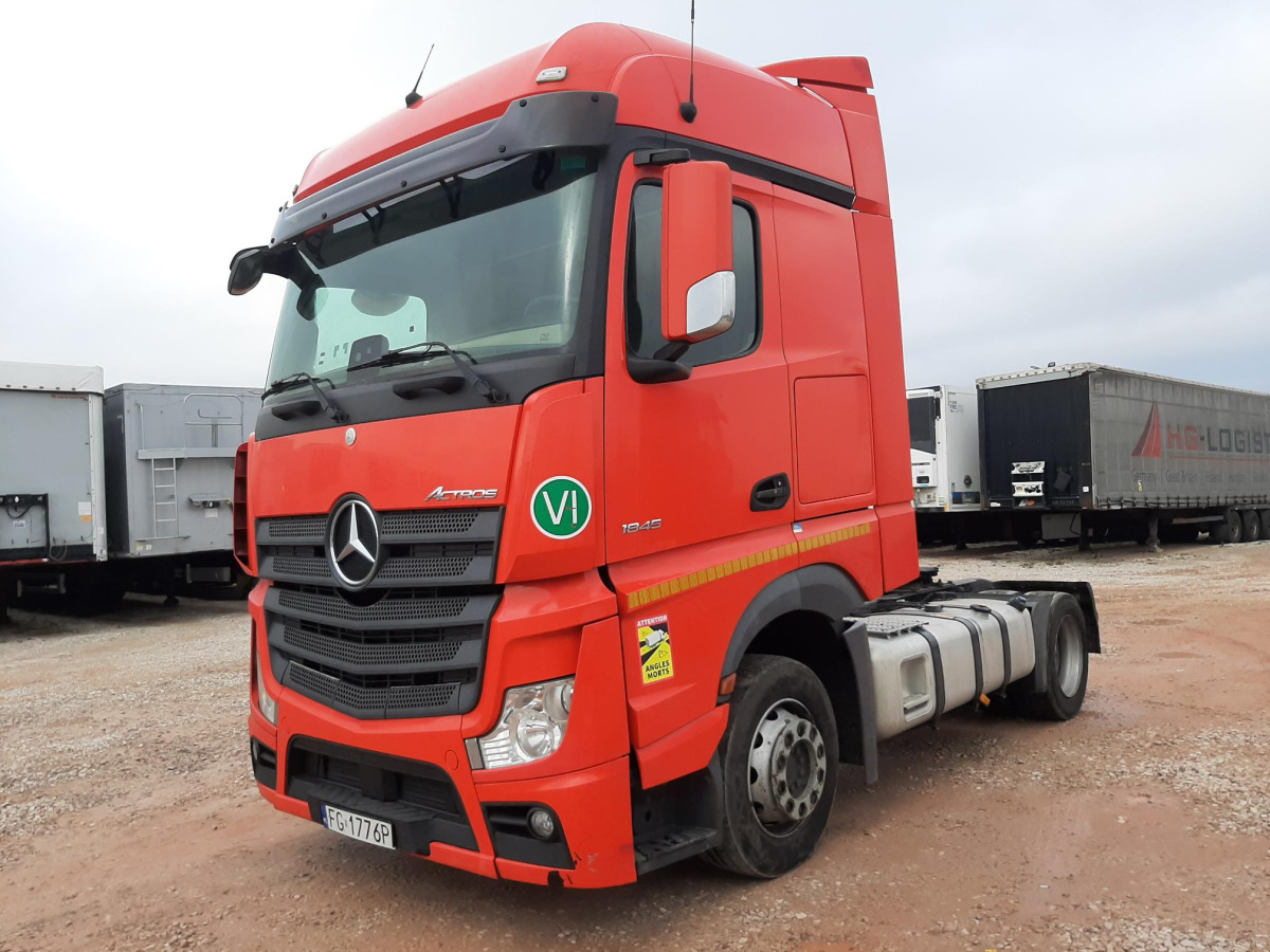 MERCEDES BENZ ACTROS CIĄGNIK SIODŁOWY - Gjysmë-kamion: foto 3 MERCEDES BENZ ACTROS CIĄGNIK SIODŁOWY - Gjysmë-kamion: foto 3