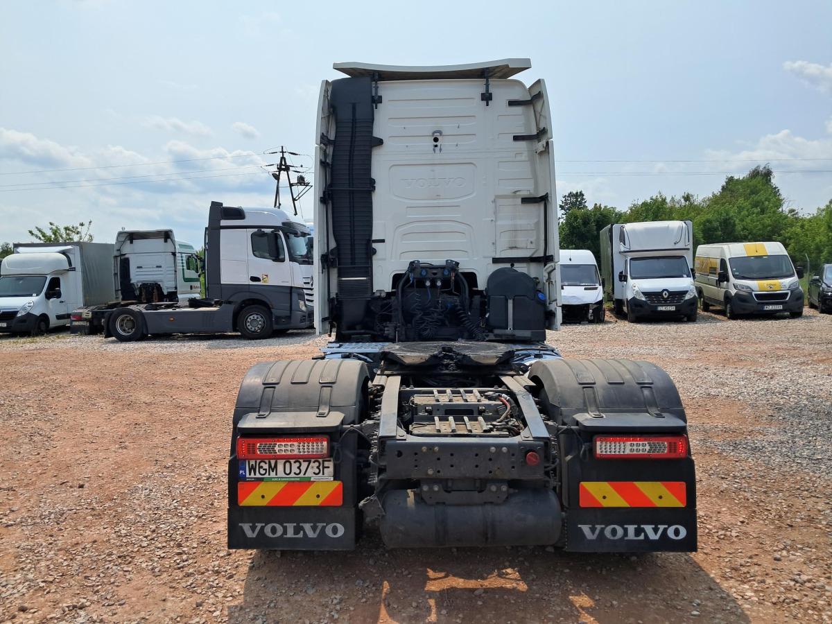 VOLVO FH CIĄGNIK SIODŁOWY - Gjysmë-kamion: foto 4 VOLVO FH CIĄGNIK SIODŁOWY - Gjysmë-kamion: foto 4