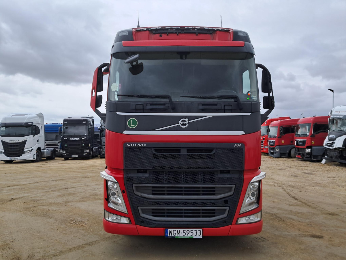 VOLVO FH CIĄGNIK SIODŁOWY - Gjysmë-kamion: foto 3 VOLVO FH CIĄGNIK SIODŁOWY - Gjysmë-kamion: foto 3