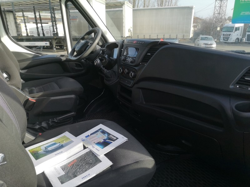 IVECO DAILY KONTENER - Kamioncine me kontinier: foto 4 IVECO DAILY KONTENER - Kamioncine me kontinier: foto 4