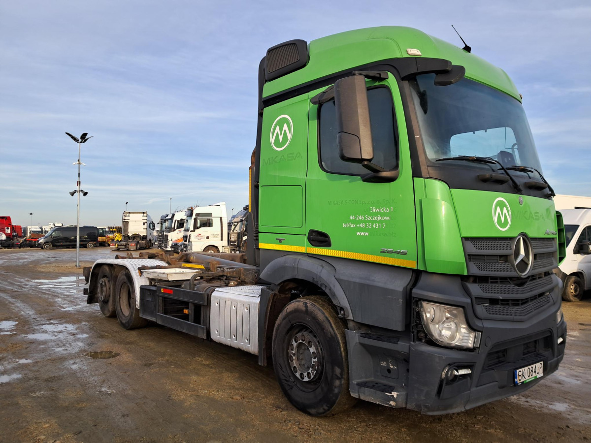 MERCEDES BENZ ACTROS HAKOWIEC - Kamion vetëngarkues: foto 1 MERCEDES BENZ ACTROS HAKOWIEC - Kamion vetëngarkues: foto 1