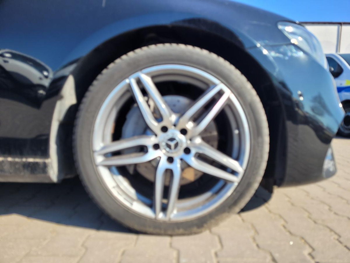 Veturë MERCEDES BENZ E 220 D 4MATIC SEDAN: foto 19