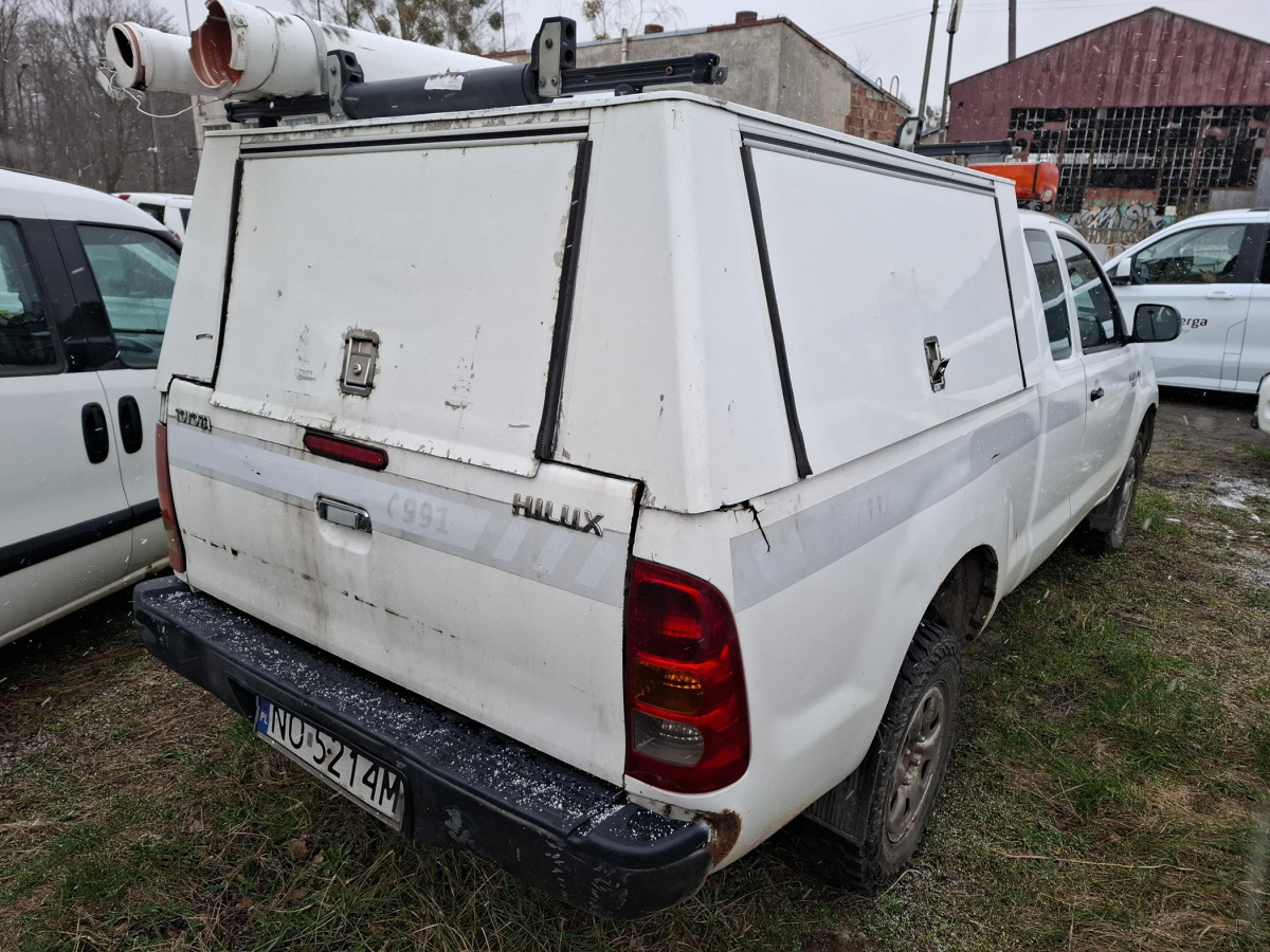 TOYOTA HILUX PICK-UP - Veturë: foto 3 TOYOTA HILUX PICK-UP - Veturë: foto 3