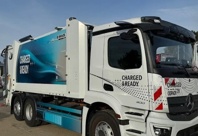 Mercedes-Benz eActros 300 L 6x2 Elektryczna śmieciarka - Kamion mbeturinash: foto 2 Mercedes-Benz eActros 300 L 6x2 Elektryczna śmieciarka - Kamion mbeturinash: foto 2