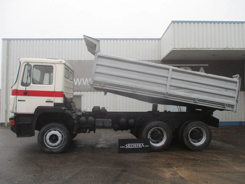MAN 26 322 ZF Manual , 6x4 , 3 way tipper , Spring suspension - Kamion vetëshkarkues: foto 2 MAN 26 322 ZF Manual , 6x4 , 3 way tipper , Spring suspension - Kamion vetëshkarkues: foto 2