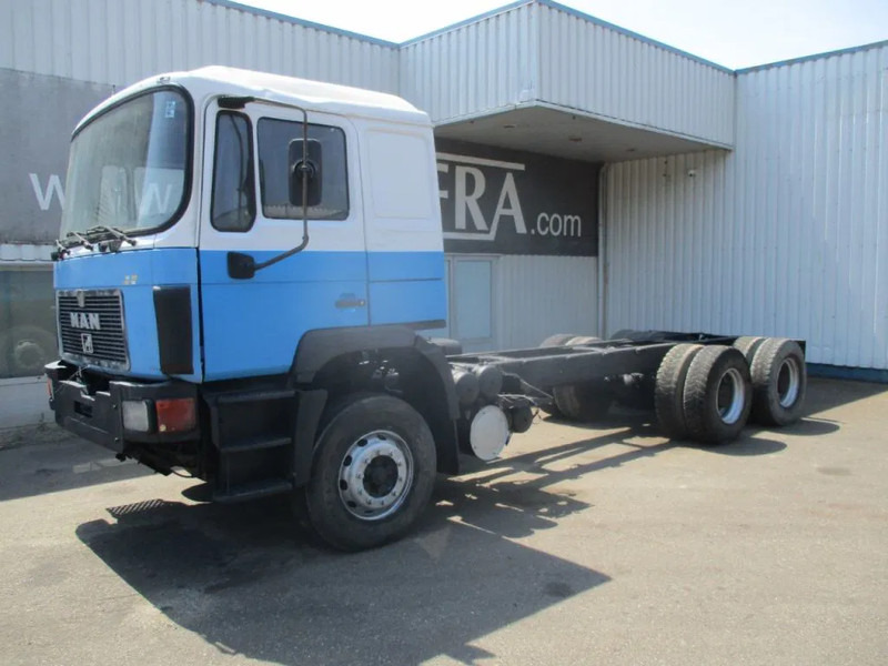 MAN 26.402 25.402 , ZF manual , 6x4 , Sping suspension - Kamion kabinë-shasi: foto 1 MAN 26.402 25.402 , ZF manual , 6x4 , Sping suspension - Kamion kabinë-shasi: foto 1