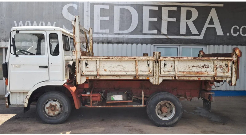 Renault Midliner S 130 , 6 Cylinder , 3 Way Tipper , Spring suspensiom - Kamion vetëshkarkues: foto 5 Renault Midliner S 130 , 6 Cylinder , 3 Way Tipper , Spring suspensiom - Kamion vetëshkarkues: foto 5