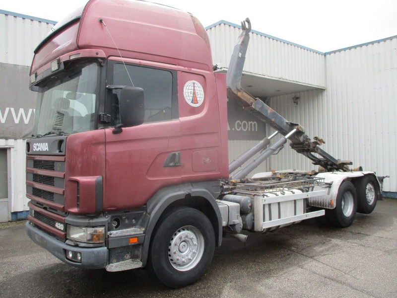 Scania R124-420 6x2 , Manual , Intarder , Airco , haakarm truck - Kamion vetëngarkues: foto 1 Scania R124-420 6x2 , Manual , Intarder , Airco , haakarm truck - Kamion vetëngarkues: foto 1