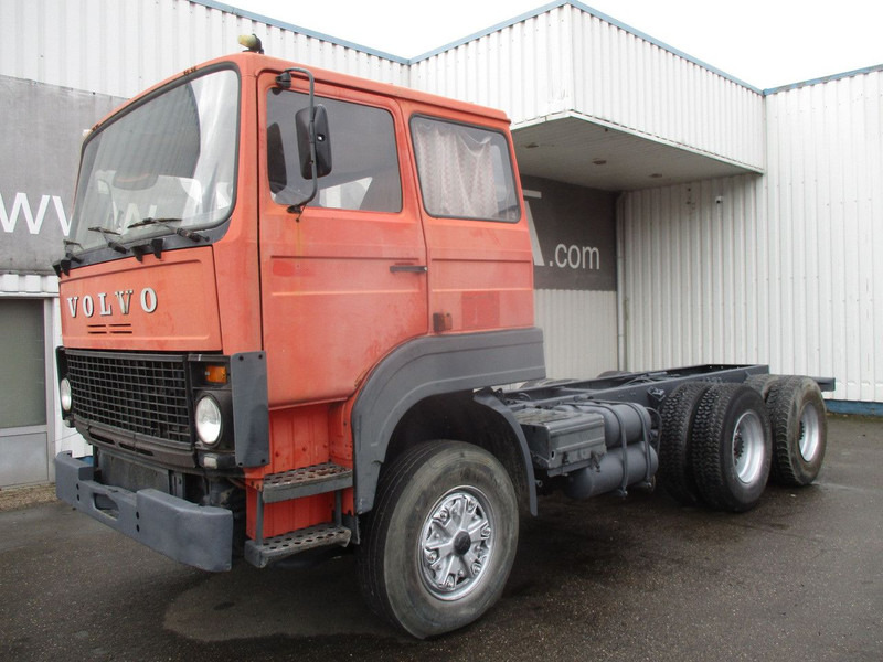 Volvo F7 , 6x4 , Manual , Euro 1 , Telma Retarder , Spring suspension - Kamion kabinë-shasi: foto 1 Volvo F7 , 6x4 , Manual , Euro 1 , Telma Retarder , Spring suspension - Kamion kabinë-shasi: foto 1