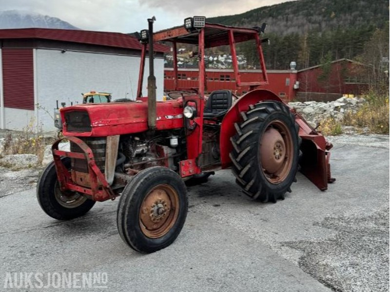 1971 Massey Ferguson 135 - MVA FRI traktor - Traktor: foto 1 1971 Massey Ferguson 135 - MVA FRI traktor - Traktor: foto 1