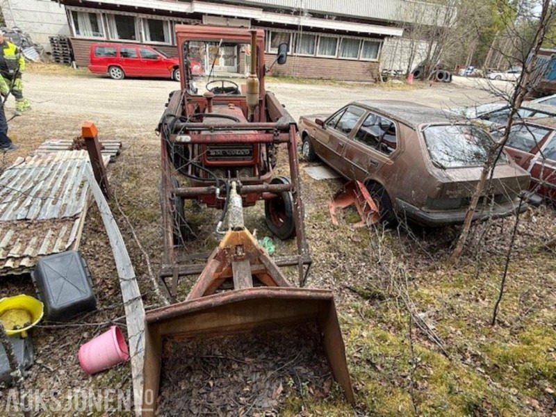 1971 Volvo bm 430 traktor med frontlaster og kjettinger - Traktor: foto 2 1971 Volvo bm 430 traktor med frontlaster og kjettinger - Traktor: foto 2