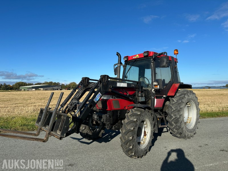 1996 CASE IH 4240 XL Traktor med frontlaster, og utstyr - Traktor: foto 2 1996 CASE IH 4240 XL Traktor med frontlaster, og utstyr - Traktor: foto 2