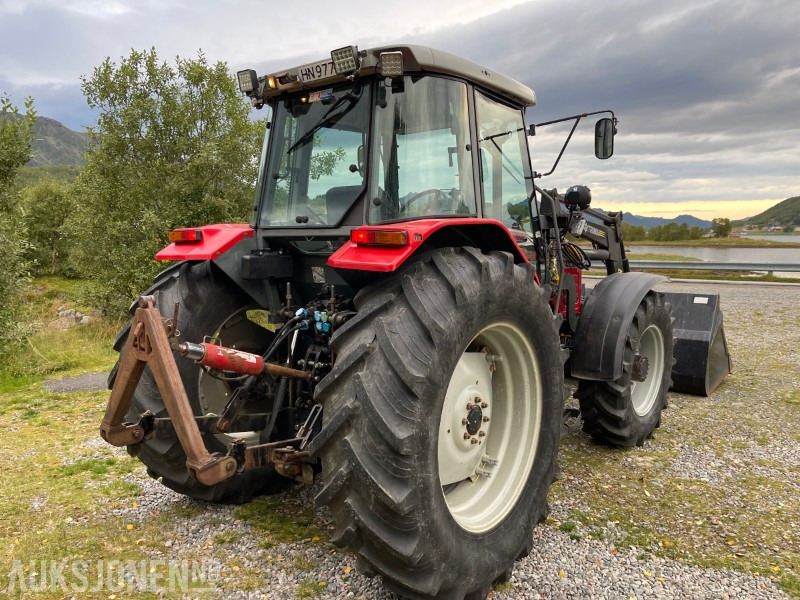 2000 Massey Ferguson 4270 med Trima 4.80 laster og snøskuffe *Kun 4969 Timer* - Traktor: foto 5 2000 Massey Ferguson 4270 med Trima 4.80 laster og snøskuffe *Kun 4969 Timer* - Traktor: foto 5