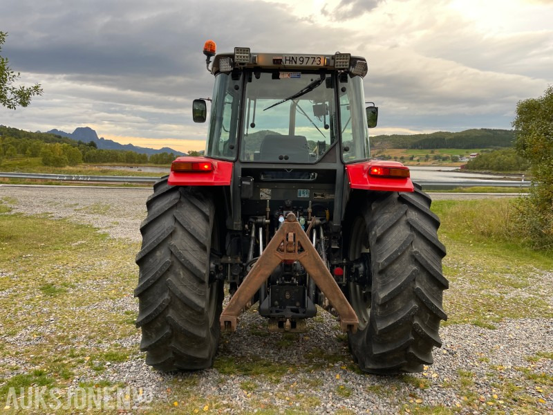 2000 Massey Ferguson 4270 med Trima 4.80 laster og snøskuffe *Kun 4969 Timer* - Traktor: foto 4 2000 Massey Ferguson 4270 med Trima 4.80 laster og snøskuffe *Kun 4969 Timer* - Traktor: foto 4