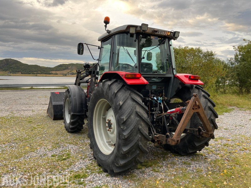 2000 Massey Ferguson 4270 med Trima 4.80 laster og snøskuffe *Kun 4969 Timer* - Traktor: foto 3 2000 Massey Ferguson 4270 med Trima 4.80 laster og snøskuffe *Kun 4969 Timer* - Traktor: foto 3