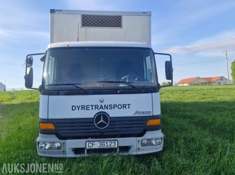 2003 Mercedes-Benz 818 - Skapbil/dyretansportbil - Kamion bagëtish: foto 2 2003 Mercedes-Benz 818 - Skapbil/dyretansportbil - Kamion bagëtish: foto 2