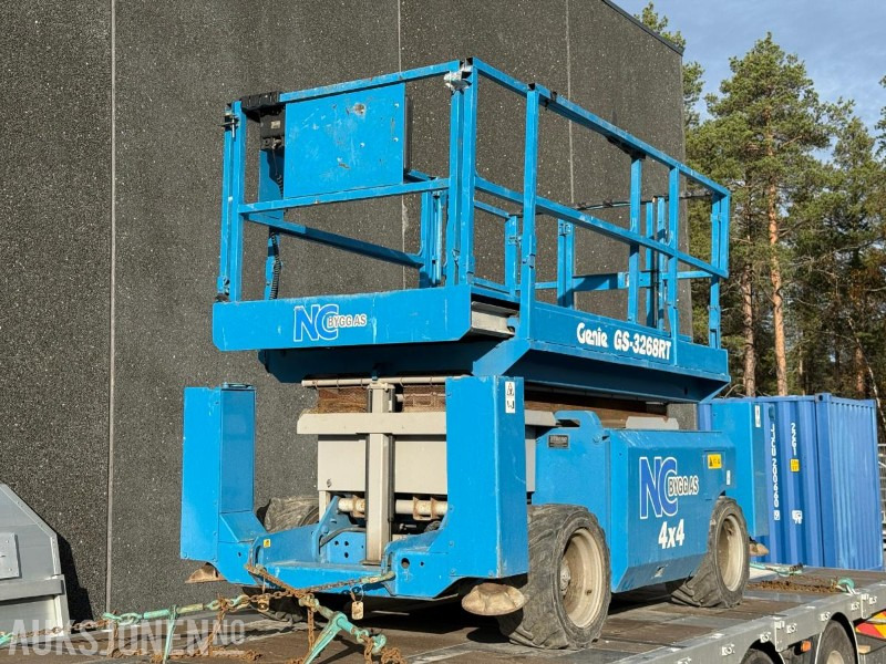2004 Genie GS-3268R - Sakselift - 4x4 - 4152kg - 3734t - Platformë ajrore: foto 1 2004 Genie GS-3268R - Sakselift - 4x4 - 4152kg - 3734t - Platformë ajrore: foto 1