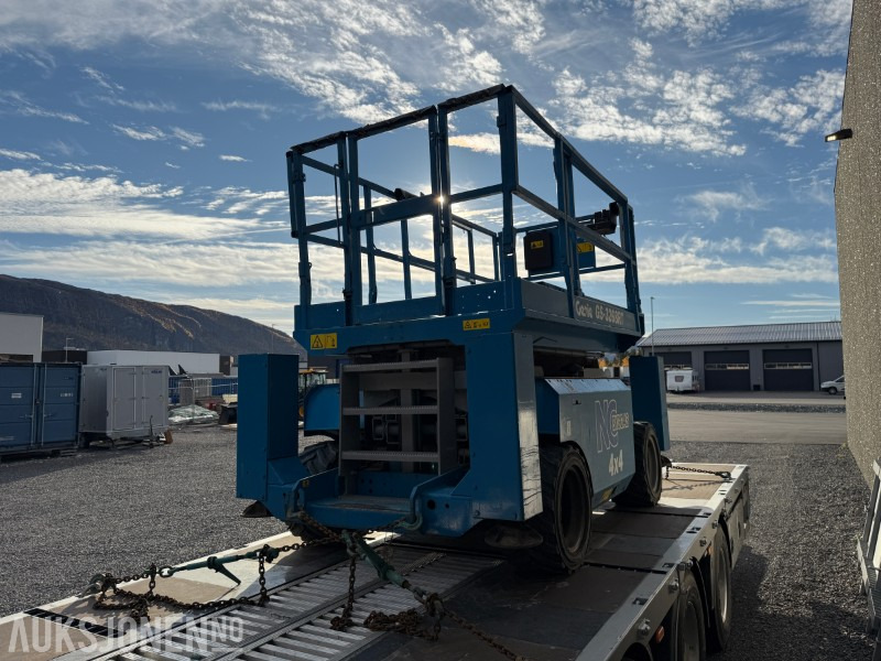 2004 Genie GS-3268R - Sakselift - 4x4 - 4152kg - 3734ti - Platformë ajrore: foto 4 2004 Genie GS-3268R - Sakselift - 4x4 - 4152kg - 3734ti - Platformë ajrore: foto 4