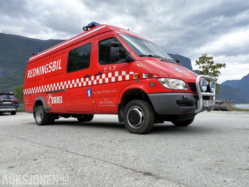 2005 Mercedes-Benz Sprinter 4-motion / 4X4 redningsbil - fullutstyrt - Zjarrfikëse: foto 2 2005 Mercedes-Benz Sprinter 4-motion / 4X4 redningsbil - fullutstyrt - Zjarrfikëse: foto 2