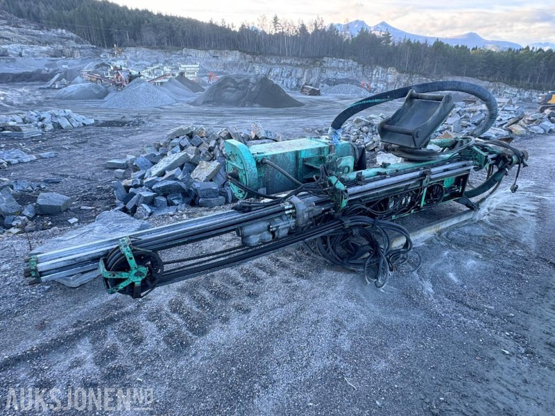 2006 IR Montabert boretårn CPA 225 - HC 40 hammer - Nytt S70 feste i 2022 - Ilmeg støvsuger - kompressor - Sondë shpimi: foto 2 2006 IR Montabert boretårn CPA 225 - HC 40 hammer - Nytt S70 feste i 2022 - Ilmeg støvsuger - kompressor - Sondë shpimi: foto 2