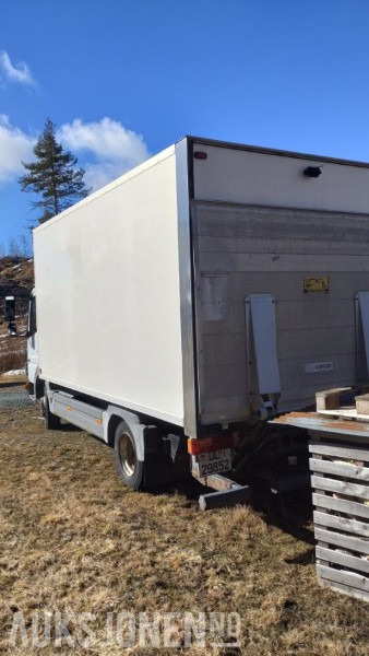 2006 Mercedes-Benz 818/33AT 7,5 skapbil ryggekamera s+v dekk kjetting - Kamion vagonetë: foto 5 2006 Mercedes-Benz 818/33AT 7,5 skapbil ryggekamera s+v dekk kjetting - Kamion vagonetë: foto 5