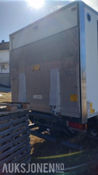 2006 Mercedes-Benz 818/33AT 7,5 skapbil ryggekamera s+v dekk kjetting - Kamion vagonetë: foto 4 2006 Mercedes-Benz 818/33AT 7,5 skapbil ryggekamera s+v dekk kjetting - Kamion vagonetë: foto 4