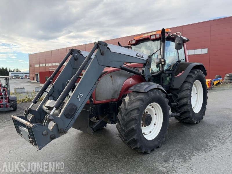 2008 Valtra T-180 Traktor med frontlaster / 1362 timer - Traktor: foto 1 2008 Valtra T-180 Traktor med frontlaster / 1362 timer - Traktor: foto 1