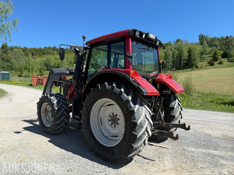 2013 Valtra 8670 traktor - Fjærende fremaksel - Hyttefjæring - 2 seter - Traktor: foto 4 2013 Valtra 8670 traktor - Fjærende fremaksel - Hyttefjæring - 2 seter - Traktor: foto 4