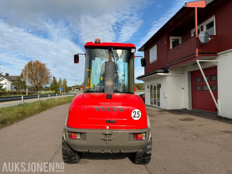2013 Volvo L30B-Z7X Hjullaster - 6650kg - Ryggekamera - Universalskuff - Pallegafler - Fadrom me goma: foto 4 2013 Volvo L30B-Z7X Hjullaster - 6650kg - Ryggekamera - Universalskuff - Pallegafler - Fadrom me goma: foto 4