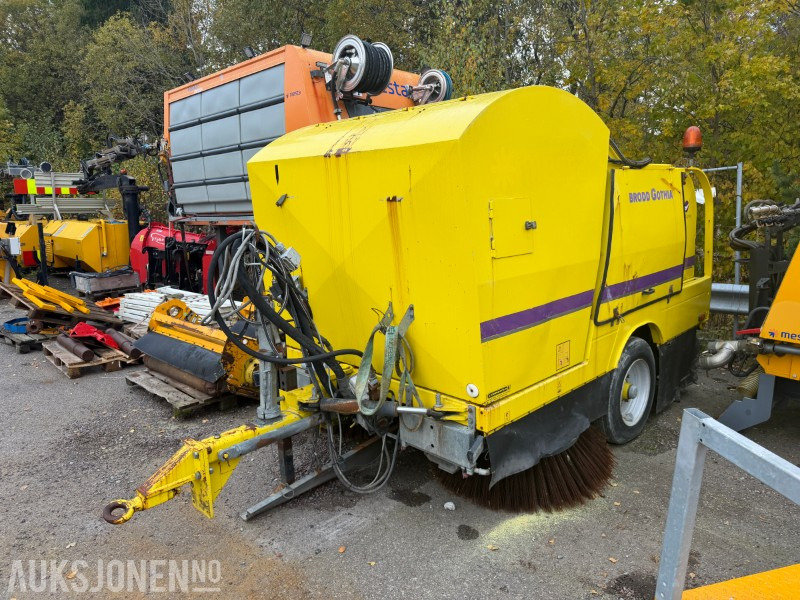 2014 Brodd Gothia Slepesoper til Traktor/Sopemaskin - Pajisje ndërtimi: foto 1 2014 Brodd Gothia Slepesoper til Traktor/Sopemaskin - Pajisje ndërtimi: foto 1
