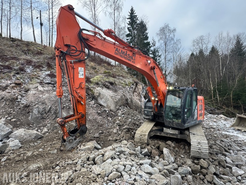 2014 Hitachi ZX225USLC-5B Beltegraver med tiltrotator og pusseskuffe - Ekskavator: foto 2 2014 Hitachi ZX225USLC-5B Beltegraver med tiltrotator og pusseskuffe - Ekskavator: foto 2