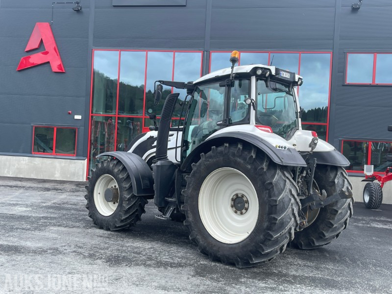 2015 Valtra T214D Versu Direct - Front Hydr. - EU OK 2027 - 50 km/t - Traktor: foto 3 2015 Valtra T214D Versu Direct - Front Hydr. - EU OK 2027 - 50 km/t - Traktor: foto 3