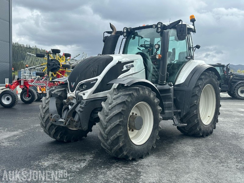 2015 Valtra T214D Versu Direct - Front Hydr. - EU OK 2027 - 50 km/t - Traktor: foto 1 2015 Valtra T214D Versu Direct - Front Hydr. - EU OK 2027 - 50 km/t - Traktor: foto 1