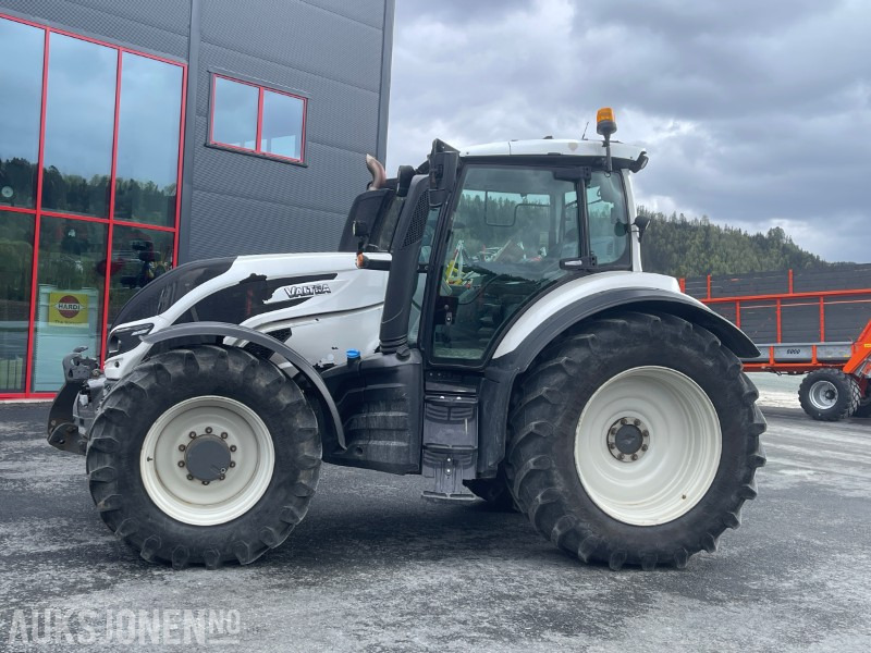2015 Valtra T214D Versu Direct - Front Hydr. - EU OK 2027 - 50 km/t - Traktor: foto 2 2015 Valtra T214D Versu Direct - Front Hydr. - EU OK 2027 - 50 km/t - Traktor: foto 2