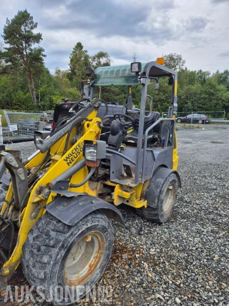 2015 Wacker Neuson WL 25 hjullaster med kost og skuff - Mini fadrom: foto 1 2015 Wacker Neuson WL 25 hjullaster med kost og skuff - Mini fadrom: foto 1