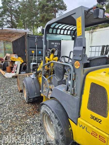 2015 Wacker Neuson WL 25 hjullaster med kost og skuff - Mini fadrom: foto 2 2015 Wacker Neuson WL 25 hjullaster med kost og skuff - Mini fadrom: foto 2