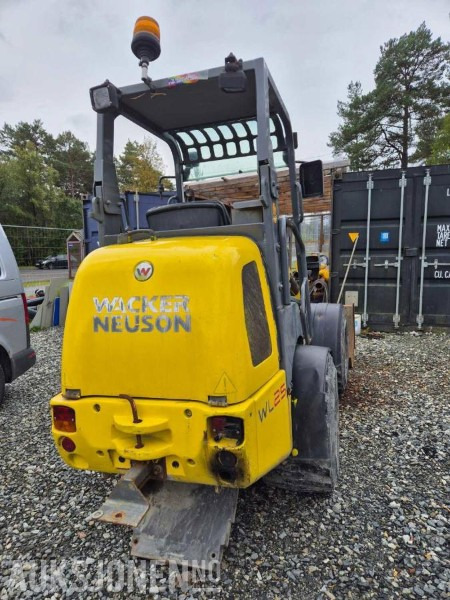 2015 Wacker Neuson WL 25 hjullaster med kost og skuff - Mini fadrom: foto 3 2015 Wacker Neuson WL 25 hjullaster med kost og skuff - Mini fadrom: foto 3