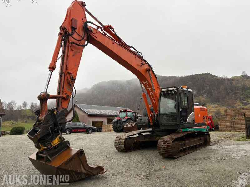 2016 Hitachi ZX210LC-5B med Engcon tiltrotator, planeringsskuffe og Gjerstad graveskuff - Ekskavator: foto 2 2016 Hitachi ZX210LC-5B med Engcon tiltrotator, planeringsskuffe og Gjerstad graveskuff - Ekskavator: foto 2