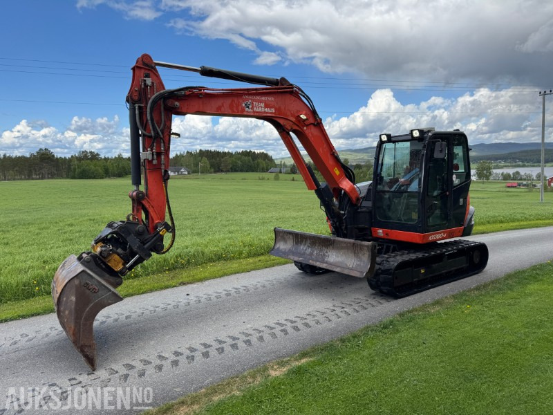 2016 Kubota KX080-4 gravemaskin TILTROTATOR, 2 SKUFFER, SENTRALSMØRING - Ekskavator: foto 1 2016 Kubota KX080-4 gravemaskin TILTROTATOR, 2 SKUFFER, SENTRALSMØRING - Ekskavator: foto 1