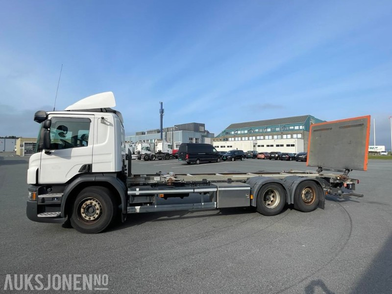 2016 Scania P370 LB6x2 lastebil med lift/løftebord - 3-akslet - Kamera - 208601 km. - Transportjer kontejnerësh/ Kamion me karroceri të çmontueshme: foto 2 2016 Scania P370 LB6x2 lastebil med lift/løftebord - 3-akslet - Kamera - 208601 km. - Transportjer kontejnerësh/ Kamion me karroceri të çmontueshme: foto 2