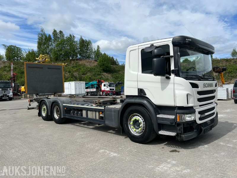 2016 Scania P410 containerbil, lav km, EU, 411 hk, baklem, automat - Transportjer kontejnerësh/ Kamion me karroceri të çmontueshme: foto 3 2016 Scania P410 containerbil, lav km, EU, 411 hk, baklem, automat - Transportjer kontejnerësh/ Kamion me karroceri të çmontueshme: foto 3