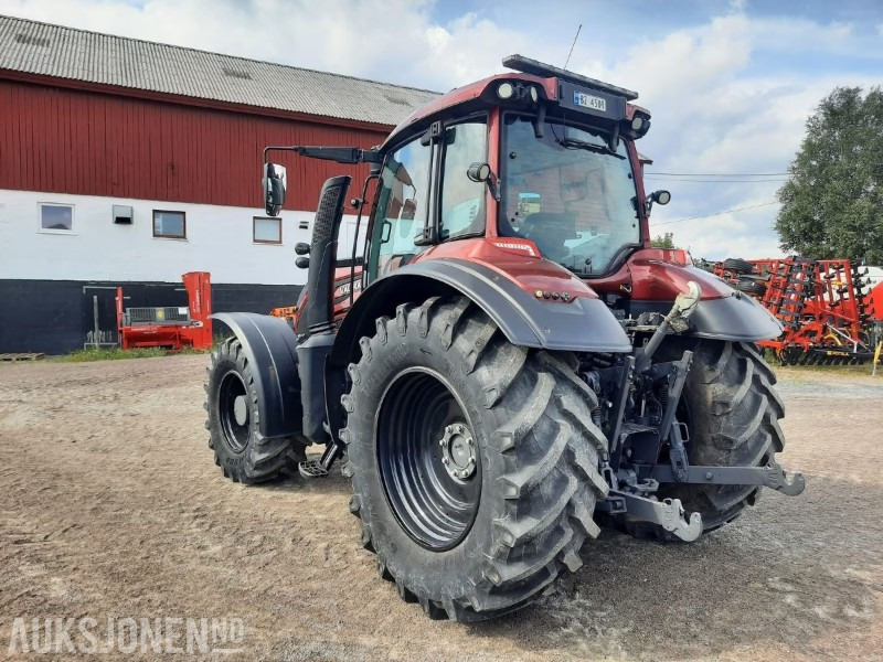 2018 Valtra T234DST traktor - 50 km/t - EU godkjent til 2026 - Elektronisk hydraulikk - Fjærende foraksel - Fronthydraulikk - Klimaanlegg - Traktor: foto 5 2018 Valtra T234DST traktor - 50 km/t - EU godkjent til 2026 - Elektronisk hydraulikk - Fjærende foraksel - Fronthydraulikk - Klimaanlegg - Traktor: foto 5