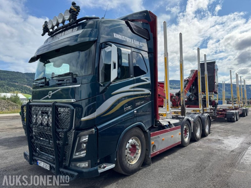 2018 Volvo FH16 8X4 komplett tømmerbil med kran og henger. - Kamion për transport druri, Kamion me vinç: foto 1 2018 Volvo FH16 8X4 komplett tømmerbil med kran og henger. - Kamion për transport druri, Kamion me vinç: foto 1
