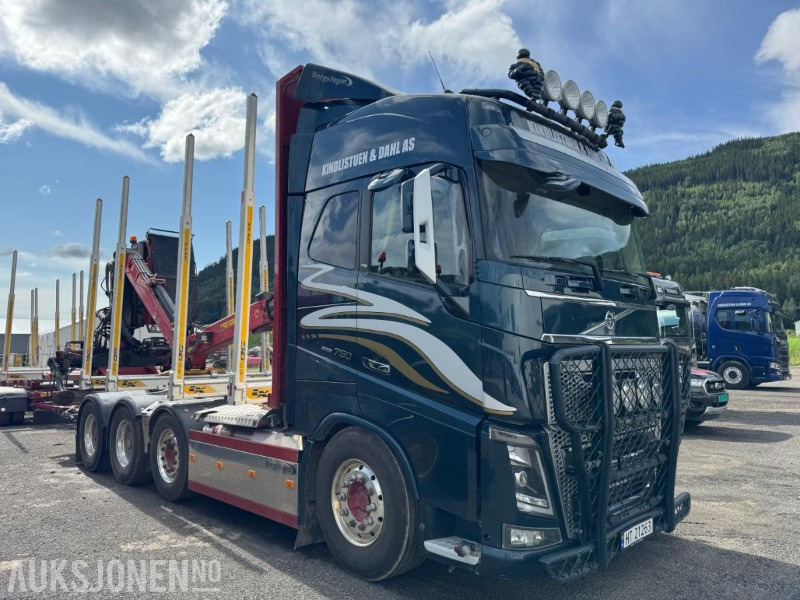2018 Volvo FH16 8X4 komplett tømmerbil med kran og henger. - Kamion për transport druri, Kamion me vinç: foto 4 2018 Volvo FH16 8X4 komplett tømmerbil med kran og henger. - Kamion për transport druri, Kamion me vinç: foto 4
