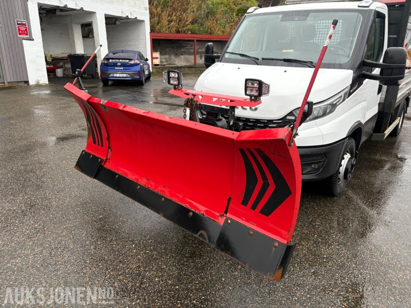 2019 Iveco Daily planbil m/ Hilltip IceStriker og Western Wide-Out brøyteplog - EU godkjent til 04.11.2026 - Kamion me karroceri të hapur: foto 5 2019 Iveco Daily planbil m/ Hilltip IceStriker og Western Wide-Out brøyteplog - EU godkjent til 04.11.2026 - Kamion me karroceri të hapur: foto 5