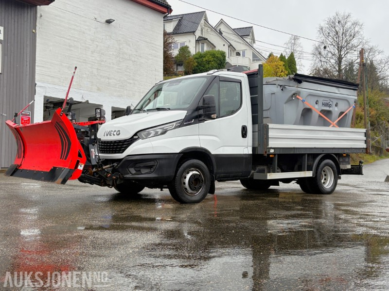2019 Iveco Daily planbil m/ Hilltip IceStriker og Western Wide-Out brøyteplog - EU godkjent til 04.11.2026 - Kamion me karroceri të hapur: foto 1 2019 Iveco Daily planbil m/ Hilltip IceStriker og Western Wide-Out brøyteplog - EU godkjent til 04.11.2026 - Kamion me karroceri të hapur: foto 1