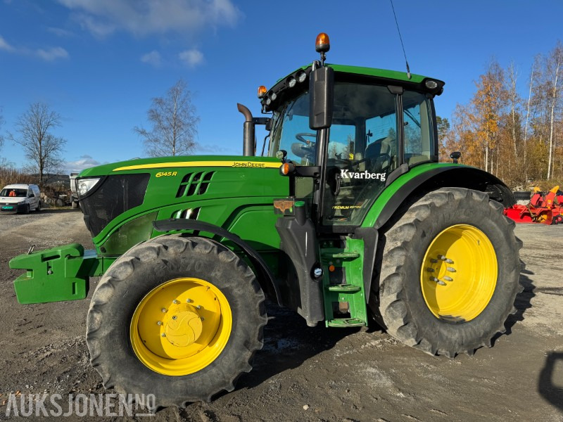 2019 John Deere 6145R 4X4, 192 HK PREMIUM EDITION LEVERES MED NYE DEKK OG - Traktor: foto 1 2019 John Deere 6145R 4X4, 192 HK PREMIUM EDITION LEVERES MED NYE DEKK OG - Traktor: foto 1