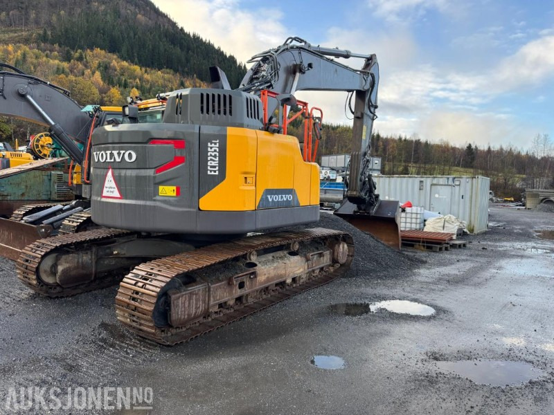 2020 Volvo ECR 235EL Gravemaskin - S70 feste - Pusskuffe - Sentralsmøring - bunkringspumpe - Tiltrotator - Pusskuffe - Sertifisert - Ekskavator: foto 2 2020 Volvo ECR 235EL Gravemaskin - S70 feste - Pusskuffe - Sentralsmøring - bunkringspumpe - Tiltrotator - Pusskuffe - Sertifisert - Ekskavator: foto 2