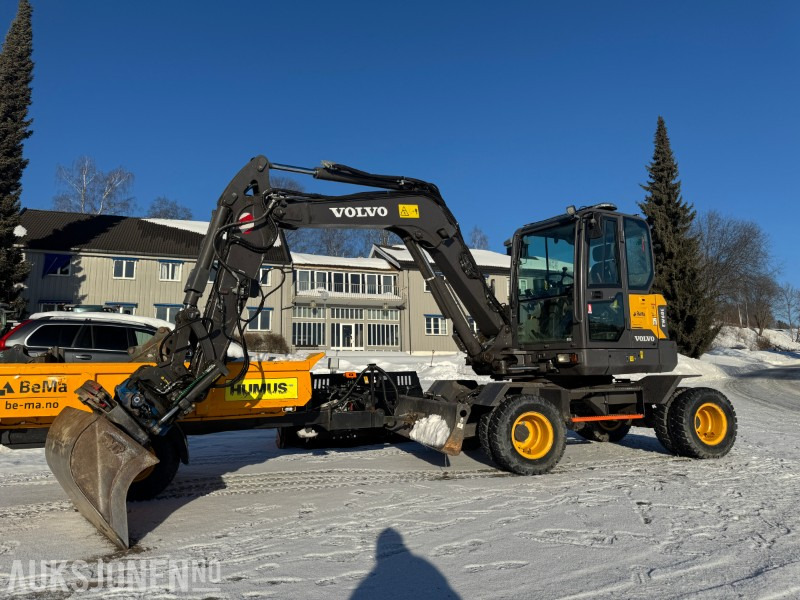 2022 Volvo EW60E HJULGRAVER MED HENGER, TILTROTATOR MED KLYPEKASETT, SKUFFER, SENTRALSMØRING - Ekskavator: foto 1 2022 Volvo EW60E HJULGRAVER MED HENGER, TILTROTATOR MED KLYPEKASETT, SKUFFER, SENTRALSMØRING - Ekskavator: foto 1
